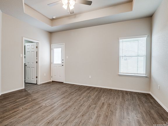 5th image of 441-443 Emma Dr.