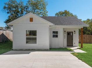 202 Pine St, Bonham, TX 75418