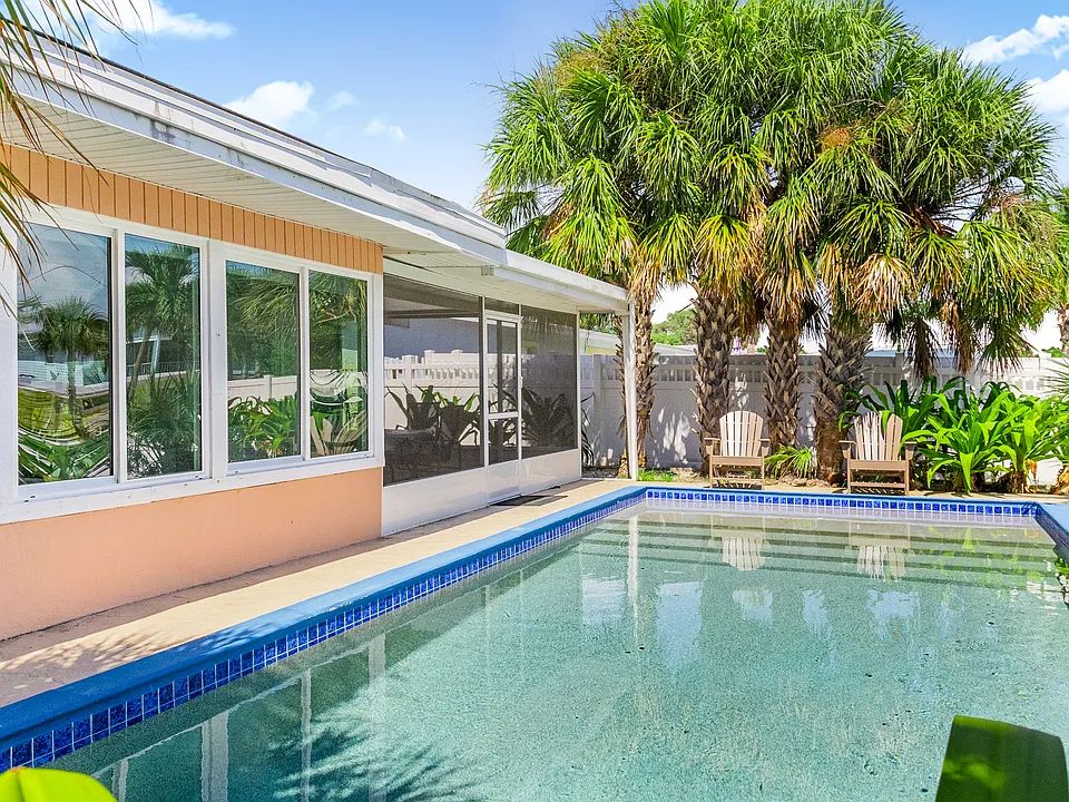 324 Avenida Madera