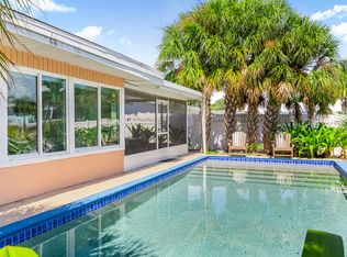 324 Avenida Madera, Sarasota, FL 34242