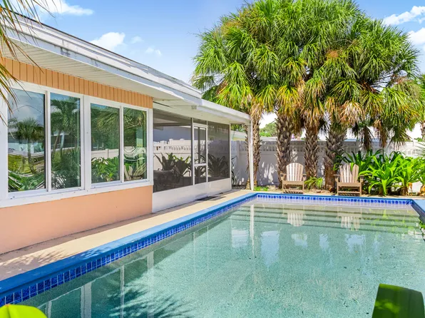 324 Avenida Madera, Sarasota, FL 34242