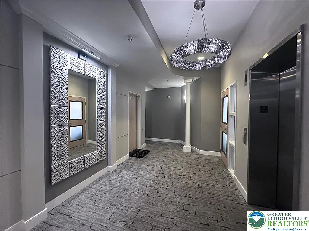 1 bed, 1.0 bath, 880 sqft, $1,595 — Photo 2