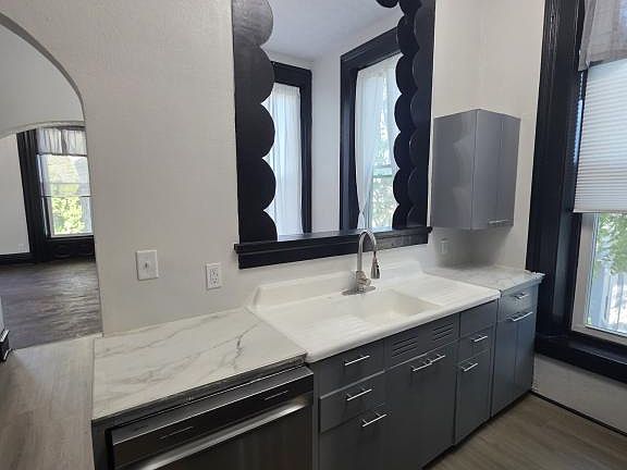 5th image of 712 S Union St APT 3