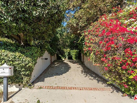 3rd image of 7217 Mulholland Dr