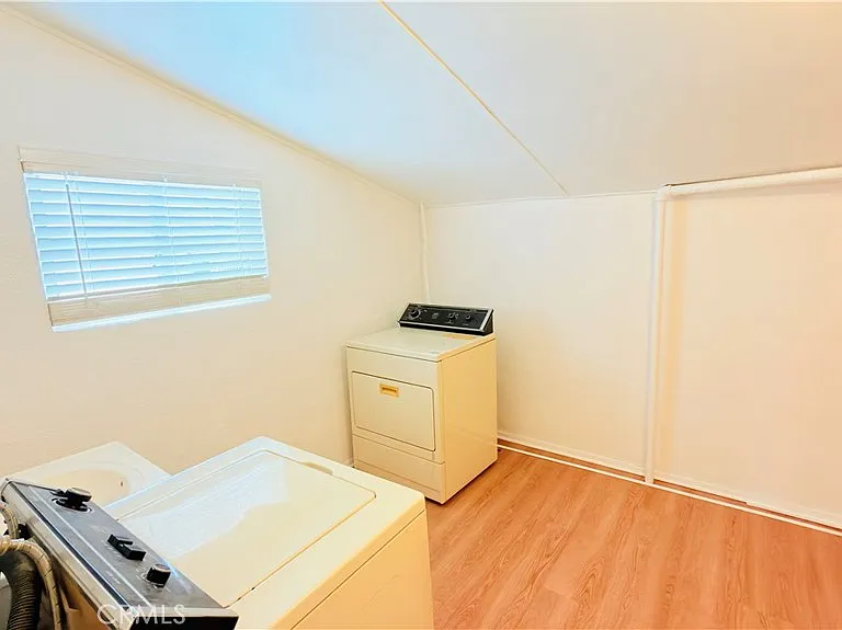 4025 Melrose Ave — Photo 2
