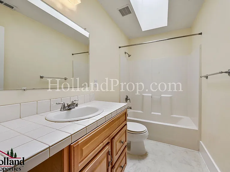 3228 SE Filbert St — Photo 16