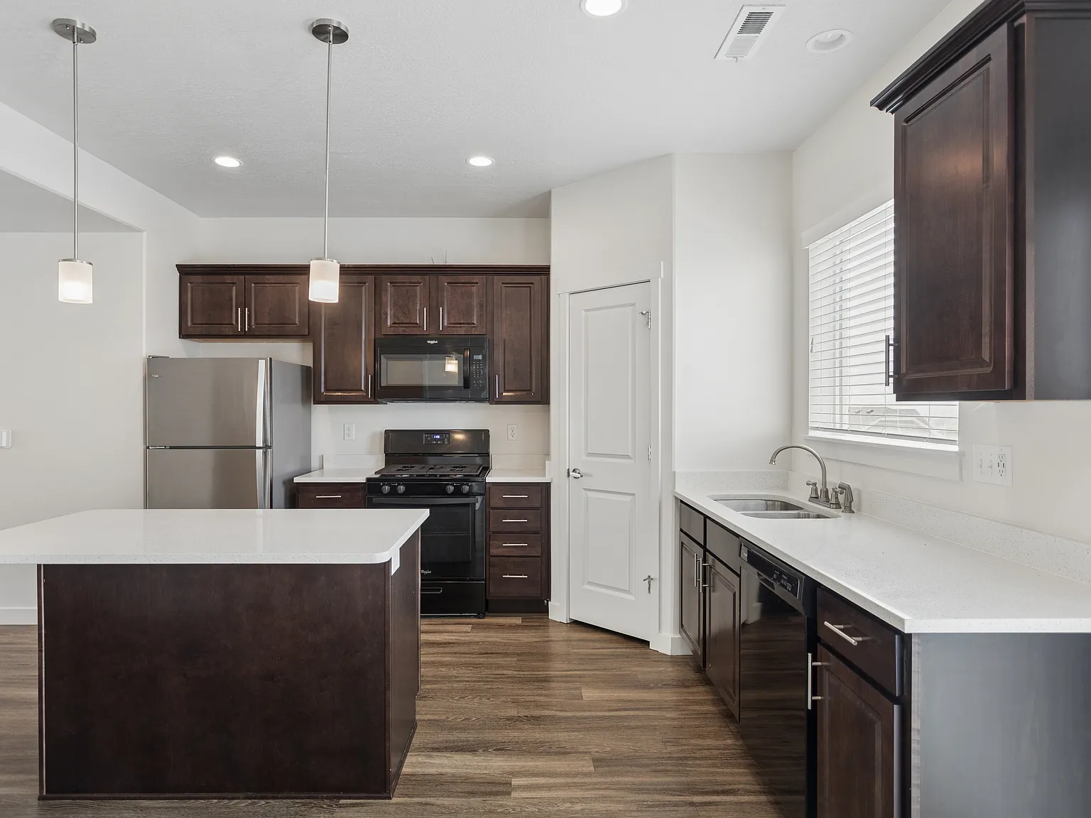 2 bed, 2.5 bath, 1493 sqft, $2,090 — Photo 3