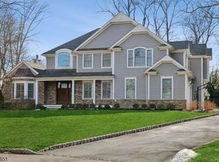 17 Robin Hood Ln, Chatham, NJ 07928