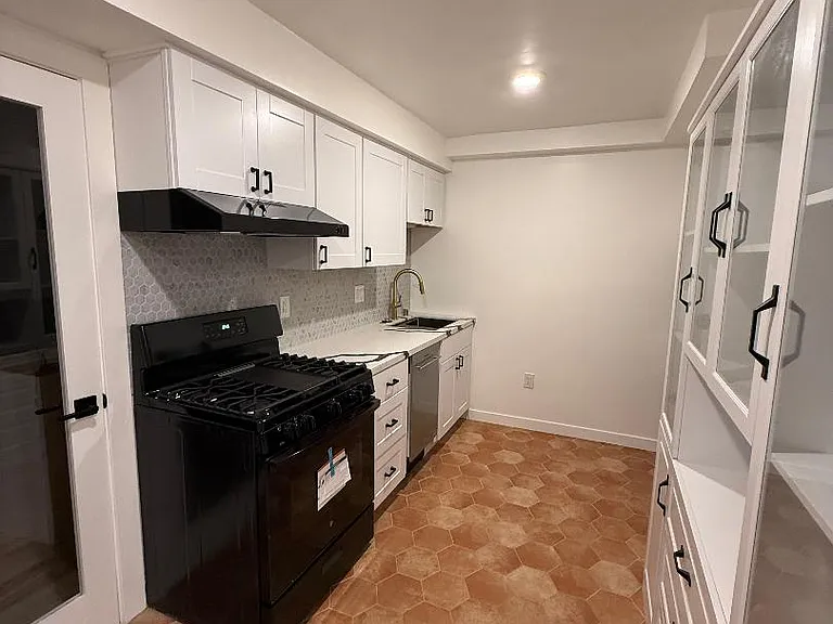 735 Alhambra St #1 — Photo 6