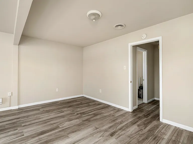 320 W 5th St #2 — Photo 9