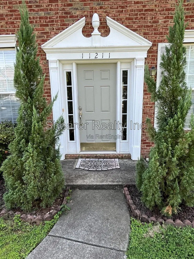 4 bed, 2.5 bath, 2402 sqft, $2,850 — Photo 2