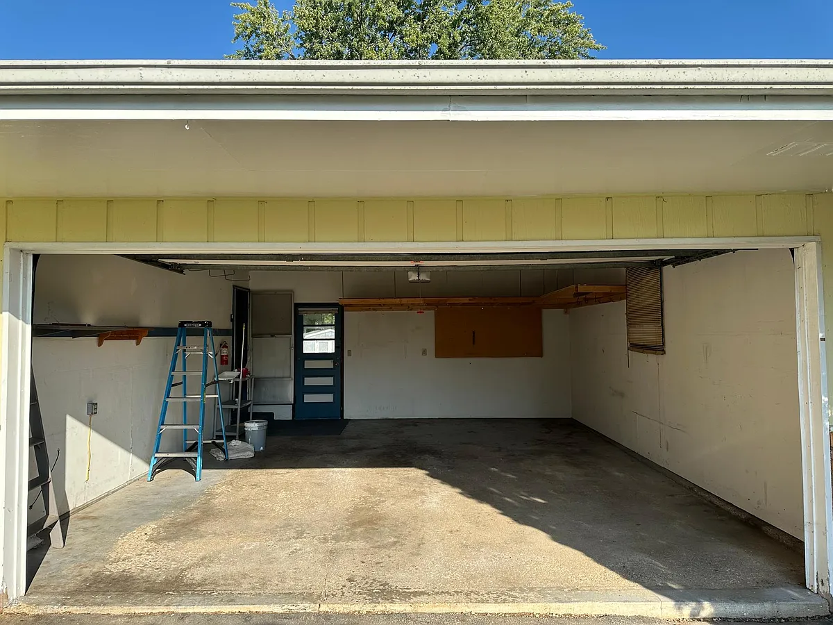 Building Photo - 532 Poppy Dr