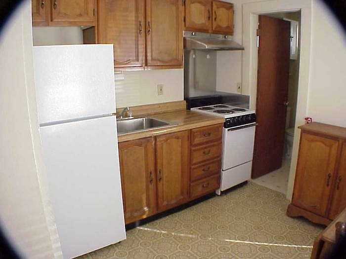 2nd image of 185 Main St APT B