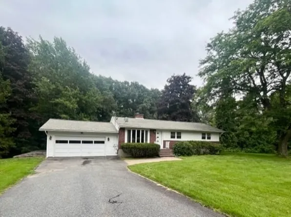 35 Skylark Ln, Lunenburg, MA 01462