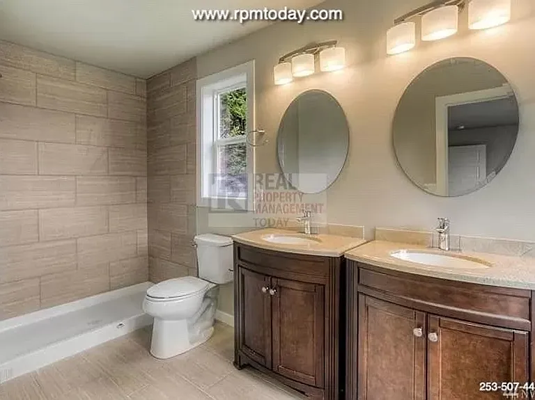 2310 Orchard St W — Photo 5