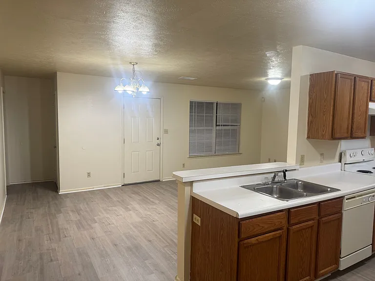 4215 Walnut Park Dr — Photo 3