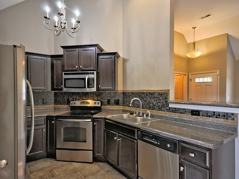 404 Leslie Wood Dr — Photo 10