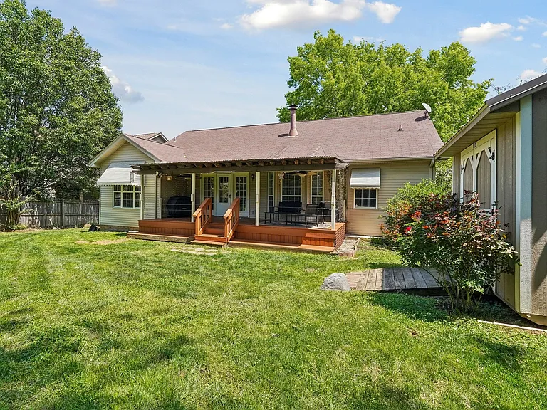 3529 Thornehill Dr — Photo 25