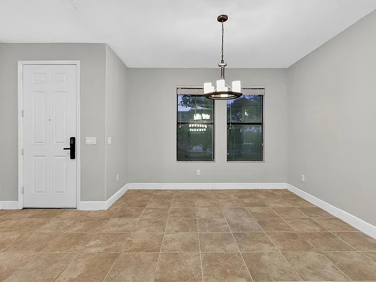 1389 Heritage Landings Dr — Photo 10