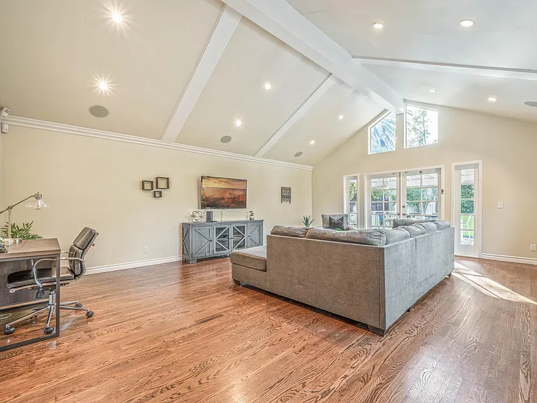5659 Corbin Ave — Photo 17