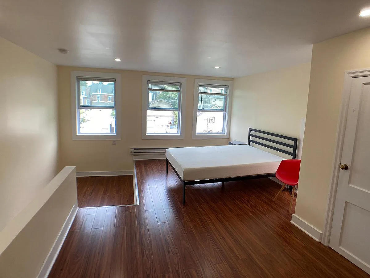 5 bed, 2.5 bath, 1724 sqft, $3,400 — Photo 4