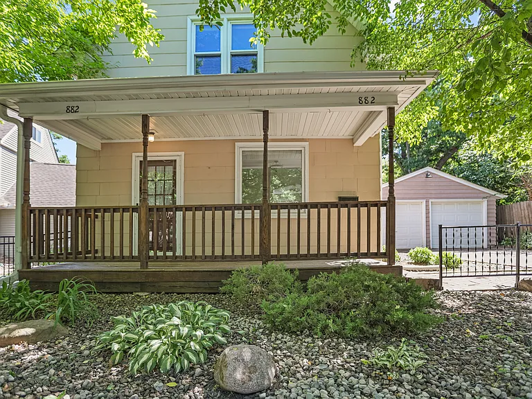 882 Raymond Ave — Photo 4