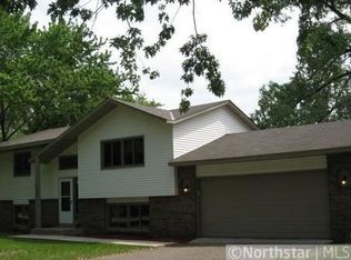 10221 Linnet St NW, Coon Rapids, MN 55433