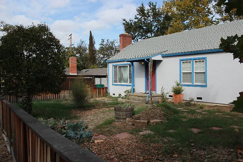 Building Photo - 1010 S Cloverdale Blvd