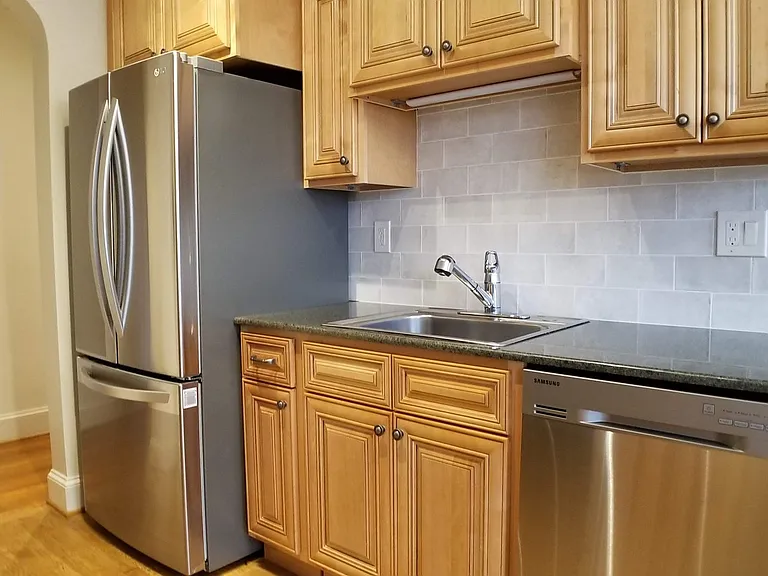 Mayflower Apartments — Photo 108