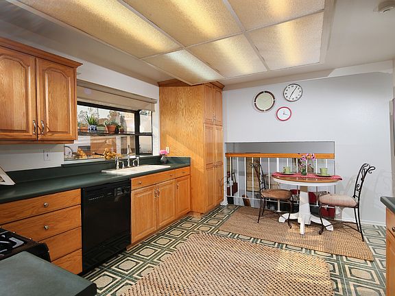 5th image of 75 Cedarwood Ave