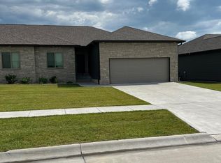 3719 Broadbear Rd, Lincoln, NE 68516