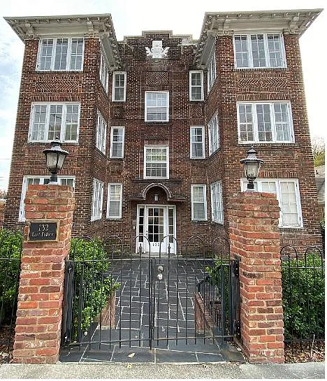 Building Photo - 132 E Fisher Ave #1