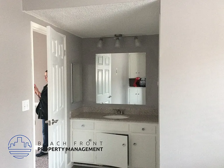 9539 Firestone Blvd. — Photo 13