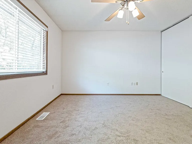 Unit bedroom