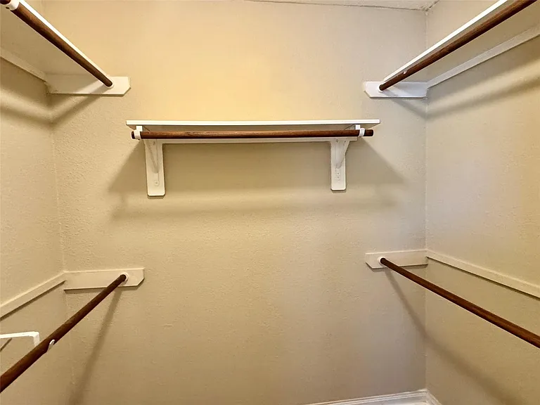 2303 Corry Crest Cir — Photo 15