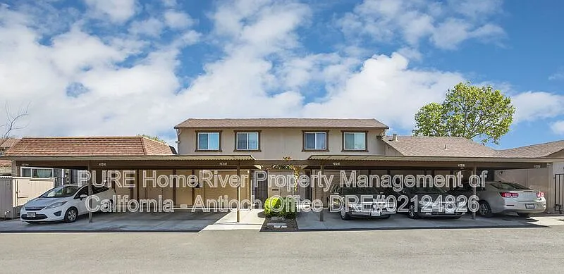 2 bed, 1.0 bath, 955 sqft, $2,200 — Photo 3