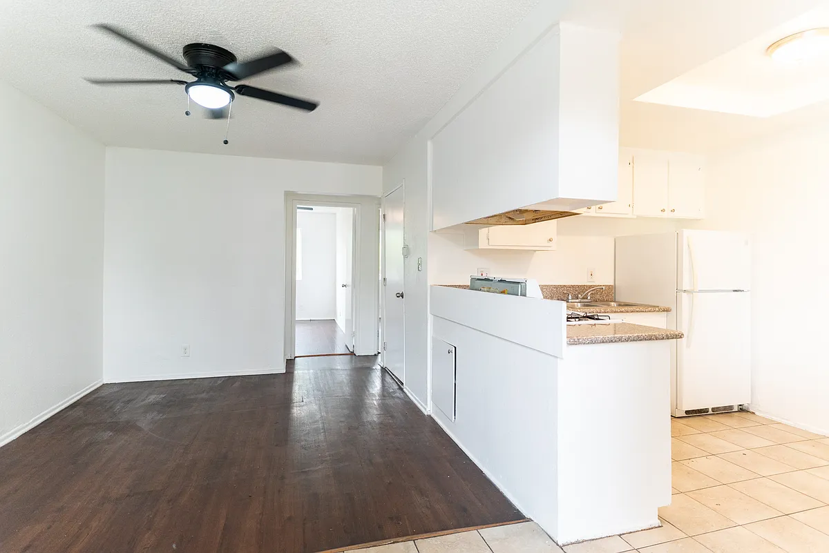 Building Photo - 3301 Griffin Ave #12