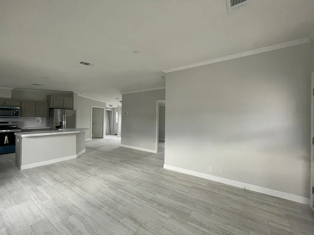 3 bed, 2.0 bath, 1352 sqft, $1,899 — Photo 4