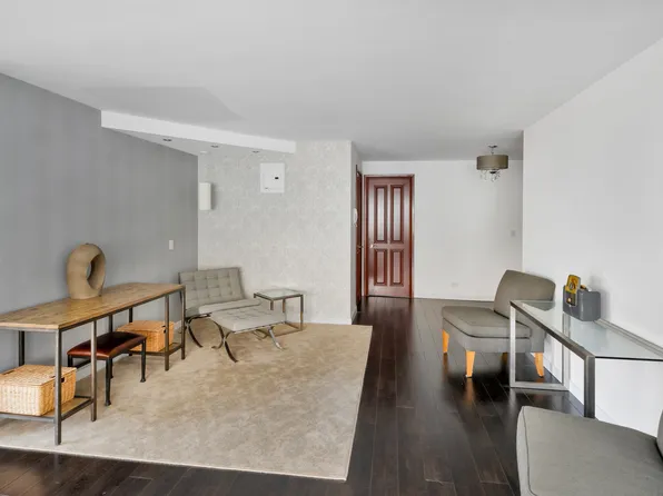 150 East 61st Street image 3 of 8