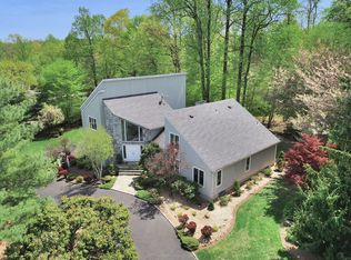 2 Sherwood Ct, Warren, NJ 07059