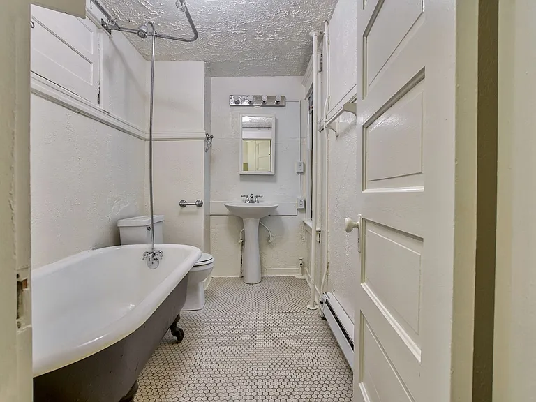 Teasdale Apartments — Photo 22