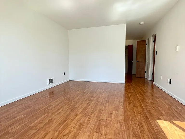 Escolier Apartments — Photo 61