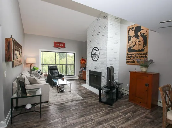 5140 102nd St W #305, Bloomington, MN 55437