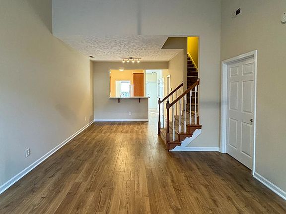 3rd image of 3060 Candlelight Dr