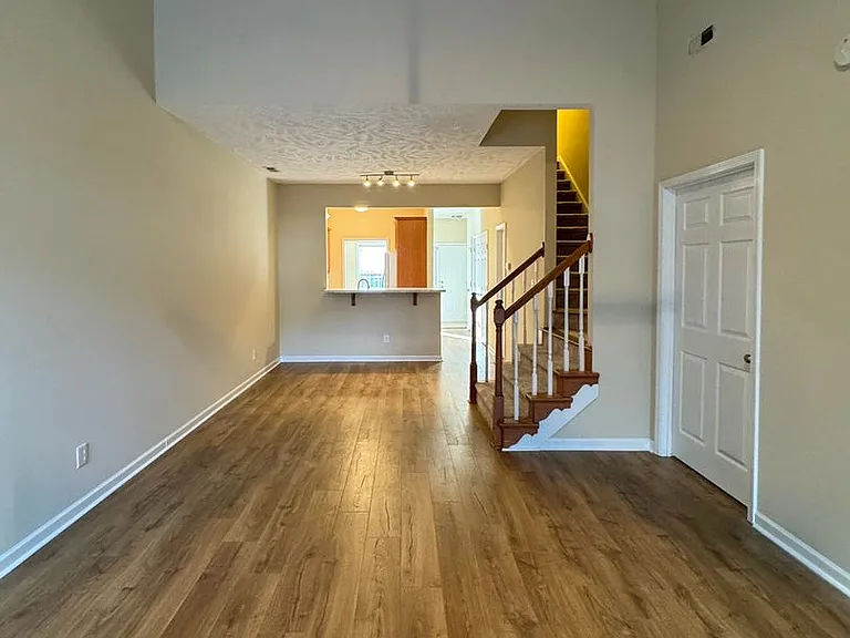 3060 Candlelight Dr — Photo 3