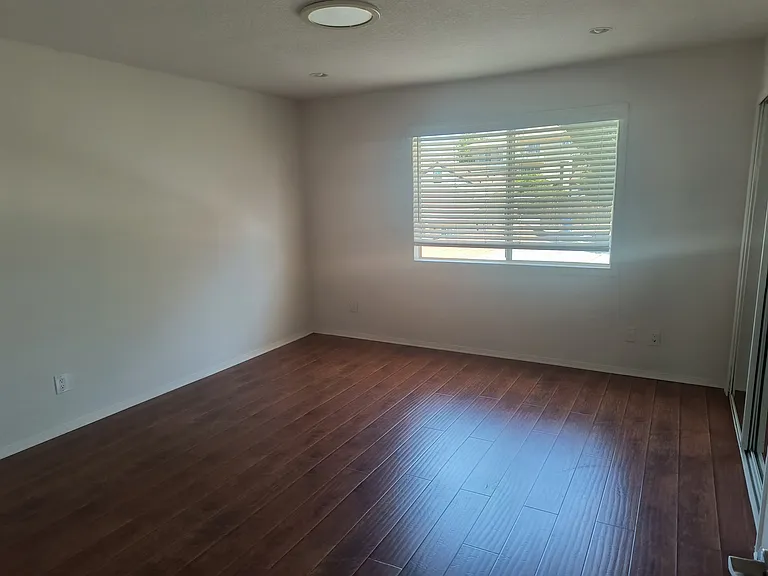 10208 Pinewood Ave #7 — Photo 11