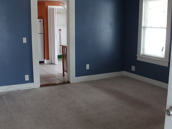 4th image of 131 Lake St #2
