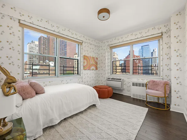 300 East 71st Street image 7 of 8