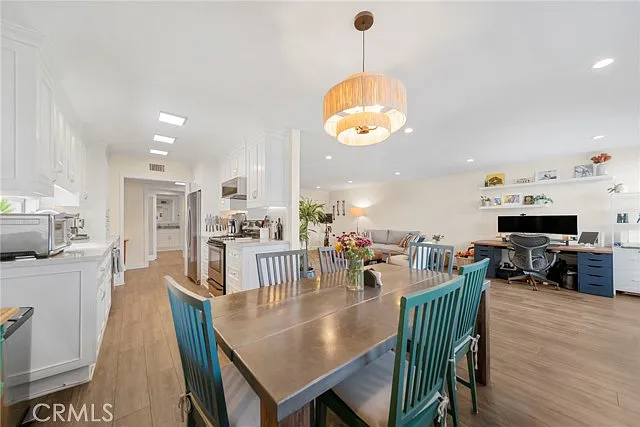 Building Photo - 5301 Balboa Blvd #C6