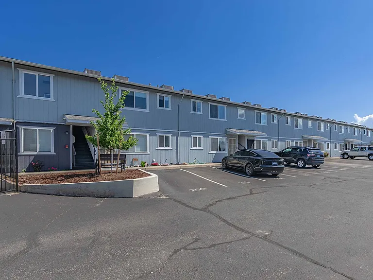 Royal Apartments - Carson City, Nevada — Photo 2